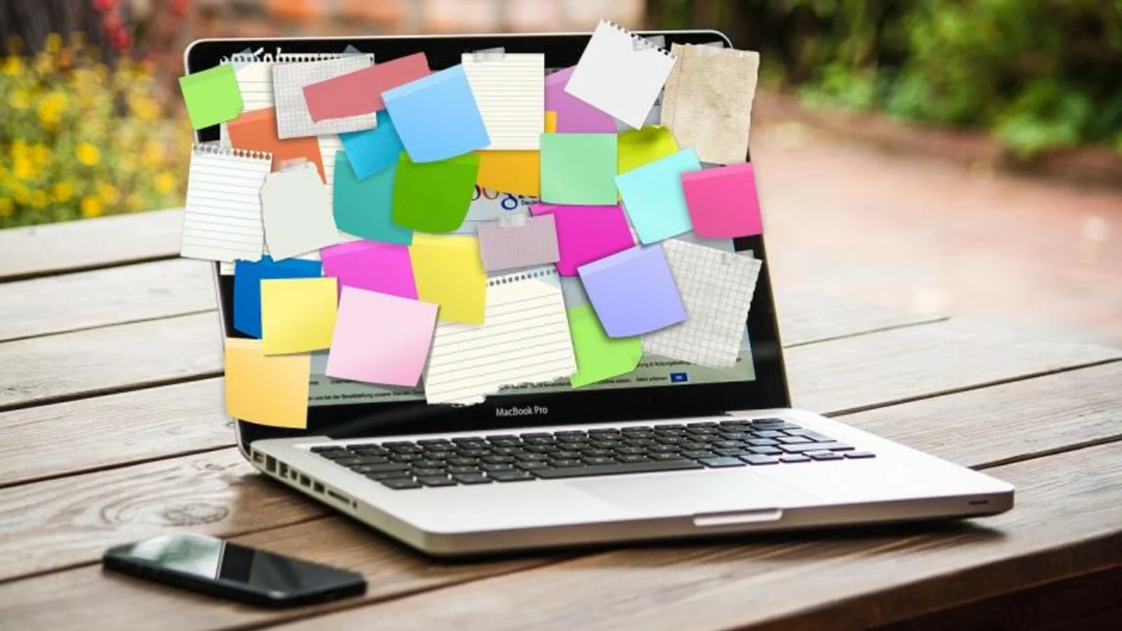 Laptop mit diversen Post-its ©SVGT